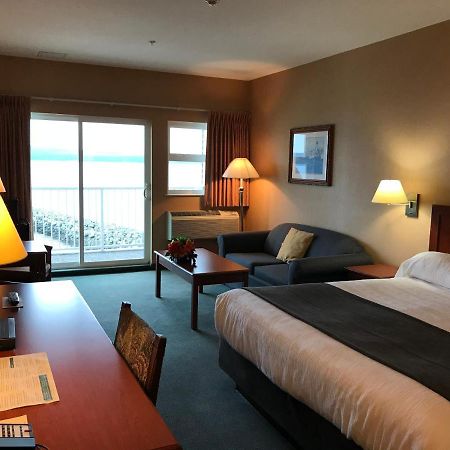 Beach Gardens Resort And Marina Powell River Bagian luar foto