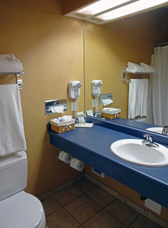 Beach Gardens Resort And Marina Powell River Ruang foto