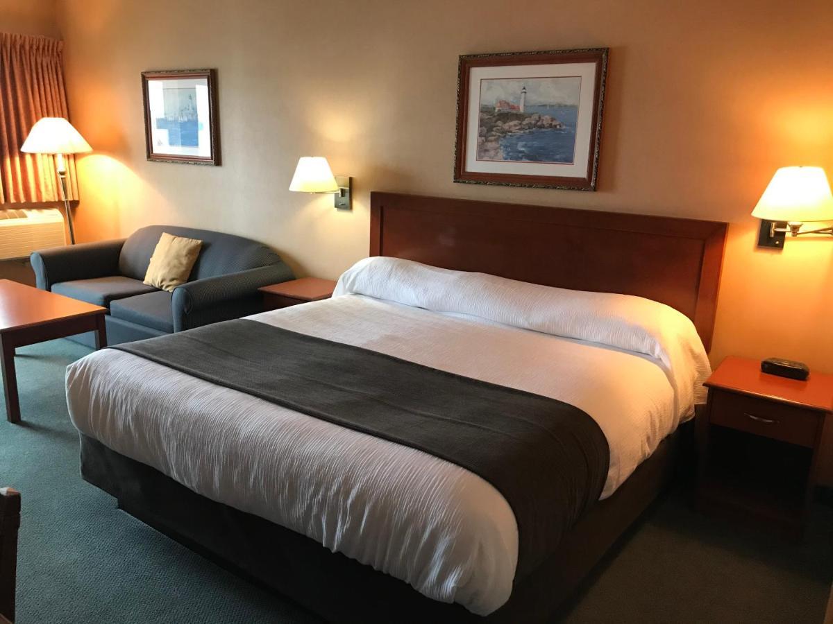 Beach Gardens Resort And Marina Powell River Bagian luar foto